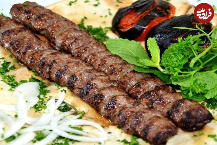 پشت‌پرده فروش کباب کوبیده‌ با قیمت ارزان؛ پخت کباب با کله شتر و سنگدان مرغ