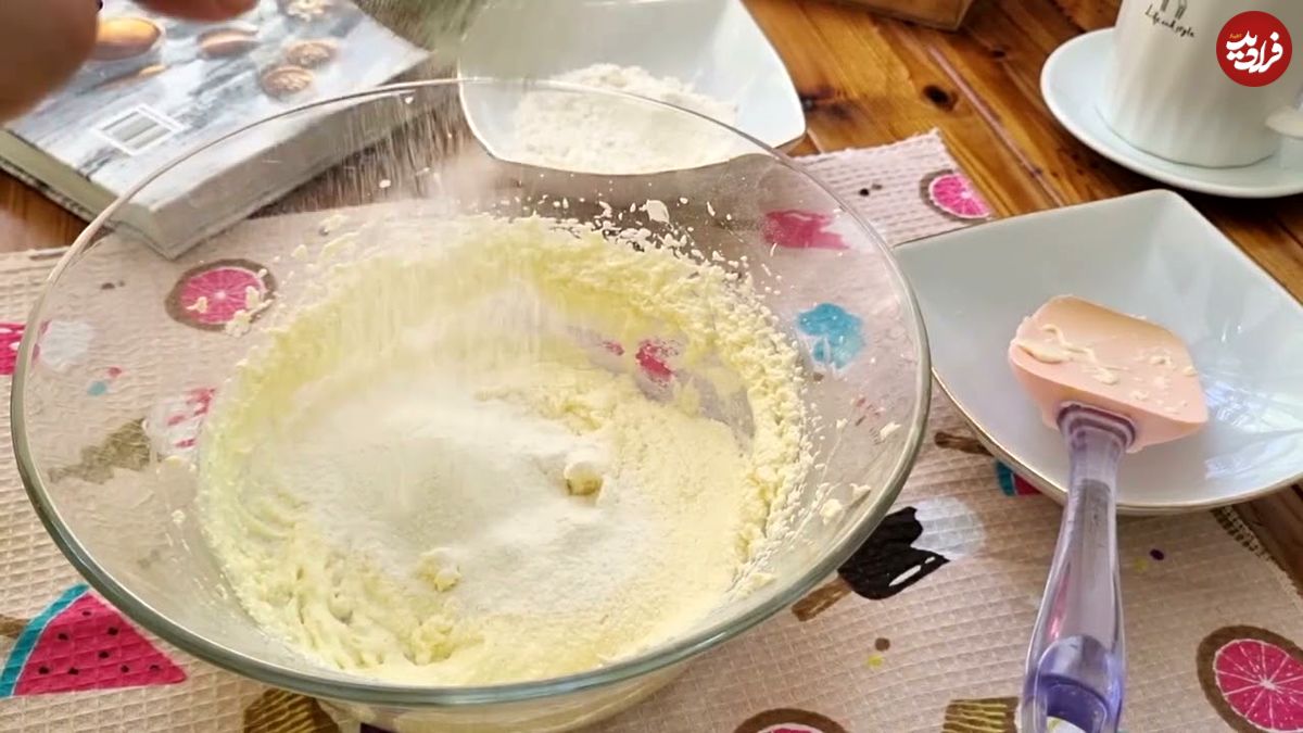 ببینید؛ طرز تهیه یک شیرینی ساده و خوشمزه برای مهمان ها در 3 دقیقه