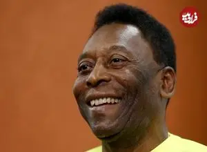 عکس| سفر در زمان؛ «پله» در کنار هم تیمی هایش در جام جهانی 1958؛ سال 1336