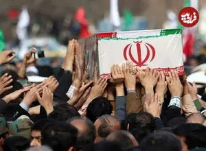 تصویری از یک نیروی سپاه که در حمله به جزیره لارک به شهادت رسید