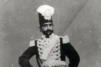 عکس| سفر زمان؛ ملیجکِ مریض در آغوش ناصرالدین شاه غمگین