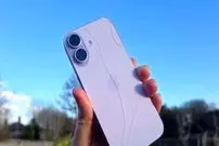 چرا اپل با حذف تیتانیوم از آیفون ۱۷ یک اشتباه بزرگ کرد؟