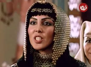 عکس| سفر زمان؛ «زن آخناتون» (سریال یوسف) در کنار «غول بنی ضبه» (سریال مختار) در هواپیما