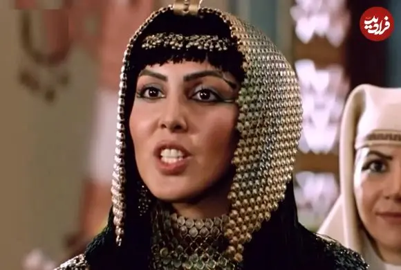 عکس| سفر زمان؛ «زن آخناتون» (سریال یوسف) در کنار «غول بنی ضبه» (سریال مختار) در هواپیما