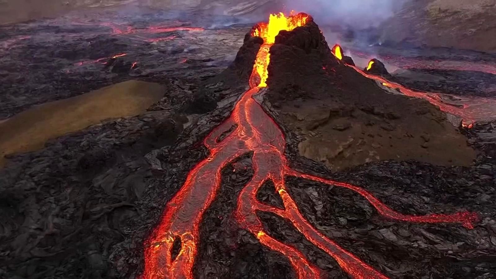 (ویدئو) تصاویر دیدنی از فوران آتشفشان در ایسلند