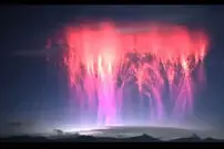 ببینید| پدید نادر صاعقه‌های سرخ آسمانی بر فراز تبت