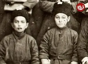 عکس| سفر زمان؛ دانش‌آموزان و معلمان یک مکتب‌خانه؛ بیش از یک قرن قبل