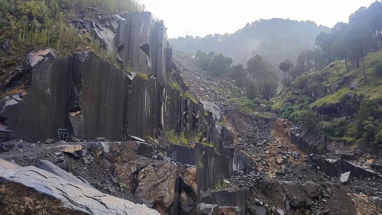 (ویدئو) برداشت سنگ گرانیت از یک معدن 500 میلیون دلاری در پاکستان