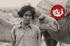 عکس| سفر زمان؛ مردان بلوچ و شترهایشان در جاده خاش به سنگان؛ سال 1329