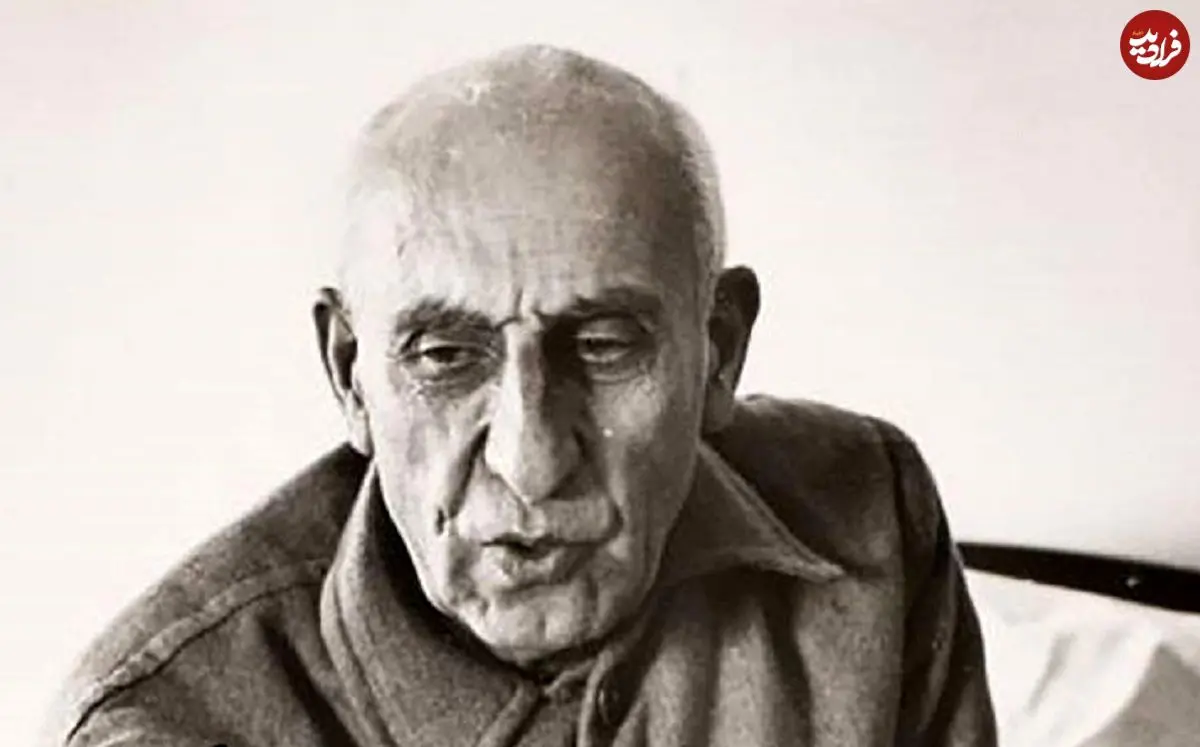 عکس| سفر در زمان؛ «دکتر مصدق» در حال بازدید از اهرام ثلاثه و مجسمه ابوالهول در مصر