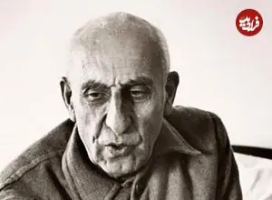 عکس| سفر در زمان؛ «دکتر مصدق» در حال بازدید از اهرام ثلاثه و مجسمه ابوالهول در مصر