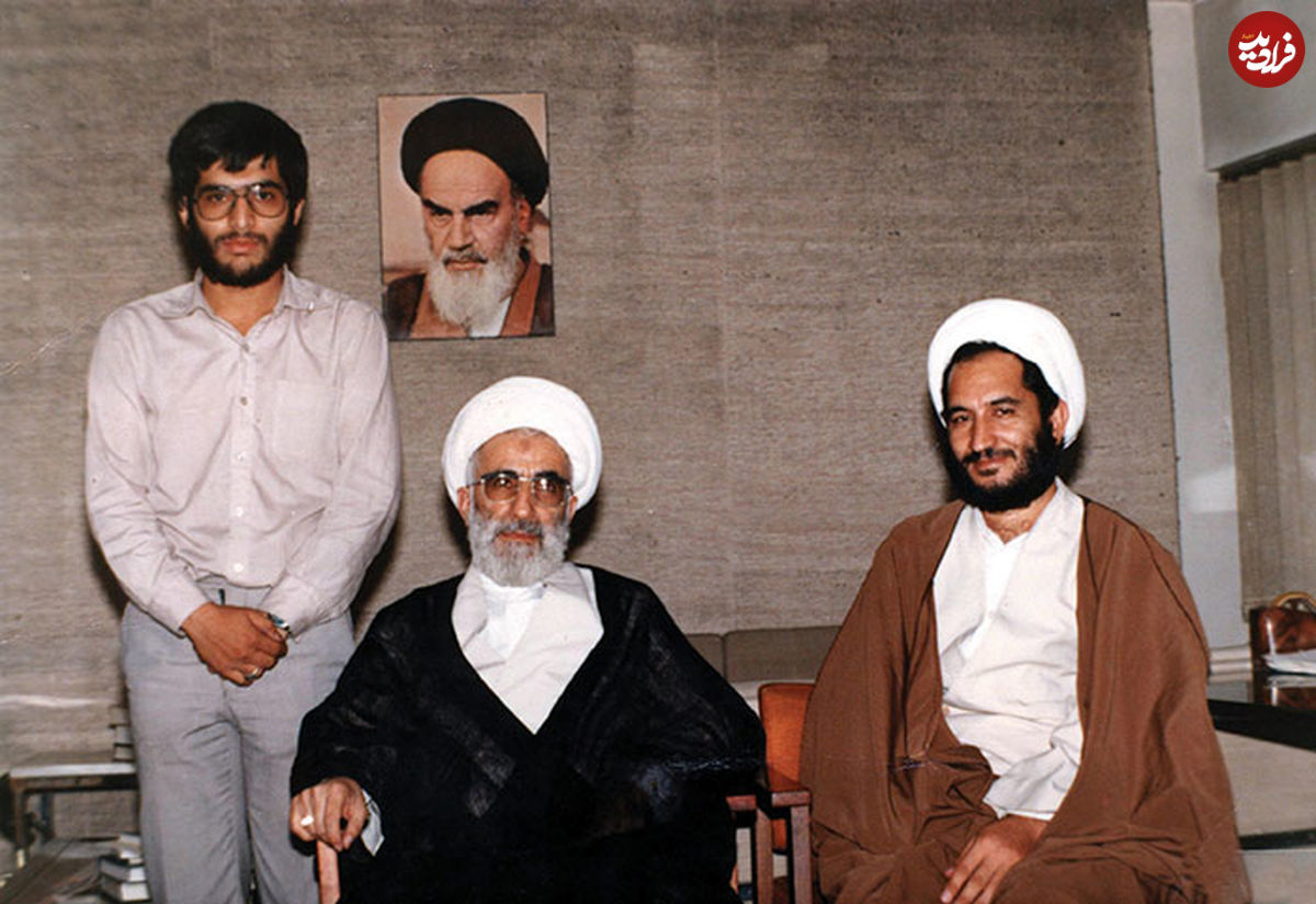 عکس؛ سفر در زمان؛ «آیت الله جنتی در کنار سیداحمد خمینی» در یک مراسم؛ سال 70