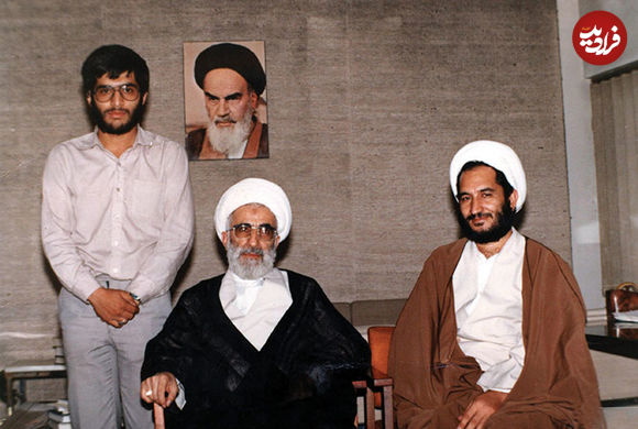 عکس؛ سفر در زمان؛ «آیت الله جنتی در کنار سیداحمد خمینی» در یک مراسم؛ سال 70
