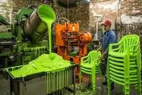 ببینید| فرآیند بازیافت گونی های پلاستیکی و تولید صندلی با آن ها