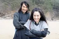 عکس| سفر زمان؛ «پرنسس جامیونگ» در حال خواندن فیلمنامه در پشت‌صحنه سریال «جومونگ 3»