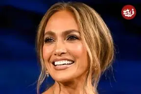 عکس| سفر در زمان؛ «جنیفر لوپز» در حال پیاده روی با لباس ورزشی در کالیفرنیا؛ سال 1378