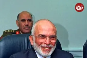 عکس| سفر در زمان؛ «ملک حسین، پادشاه اردن» سوار بر هلیکوپتر در پاریس؛ سال 1343