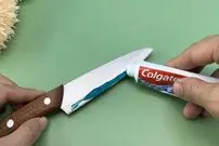 (ویدئو) یک روش جدید و خلاقانه برای تیز کردن چاقو با خمیردندان و نعلبکی