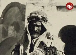 عکس| سفر زمان؛ تصویری از یک گدا با لباس‌های مندرس در شهر شیراز؛ 140 سال قبل