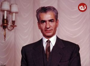 عکس| سفر در زمان؛ «محمدرضا پهلوی و همسر سوم اش» در حال خروج از فرانسه؛ سال 1340