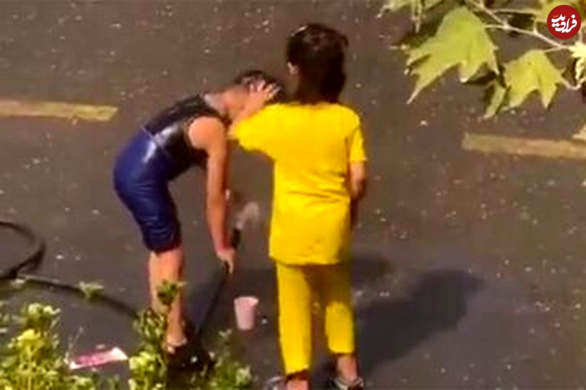 ( ویدیو) استقبال پراحساس دختربچه مازندرانی از برادرش بعد از مسابقه کشتی