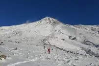 عکس| سفر زمان؛ عکس یادگاری کوهنوردان ایرانی در نزدیکی قله دماوند؛ سال 1327