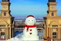 ببینید| ساخت آدم برفی غول‌پیکر در چین