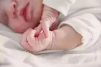 عکس؛ این نوزاد با چیزی غیرعادی به دنیا آمد!