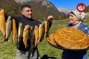 ببینید| غذای روستایی در آذربایجان؛ صید و کباب کردن ماهی قزل آلا و پخت نان تازه