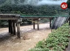 ببینید| لحظات سقوط خودروی شاسی‌بلند به رودخانه خروشان