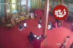 ببینید| ورود ناگهانی خودرو به زیارتگاه و زیر گرفتن حاضران