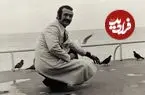 عکس| سفر زمان؛ «فریدون فرخزاد» در حال بازی با سگ اش در شهر بن آلمان؛ سال 66