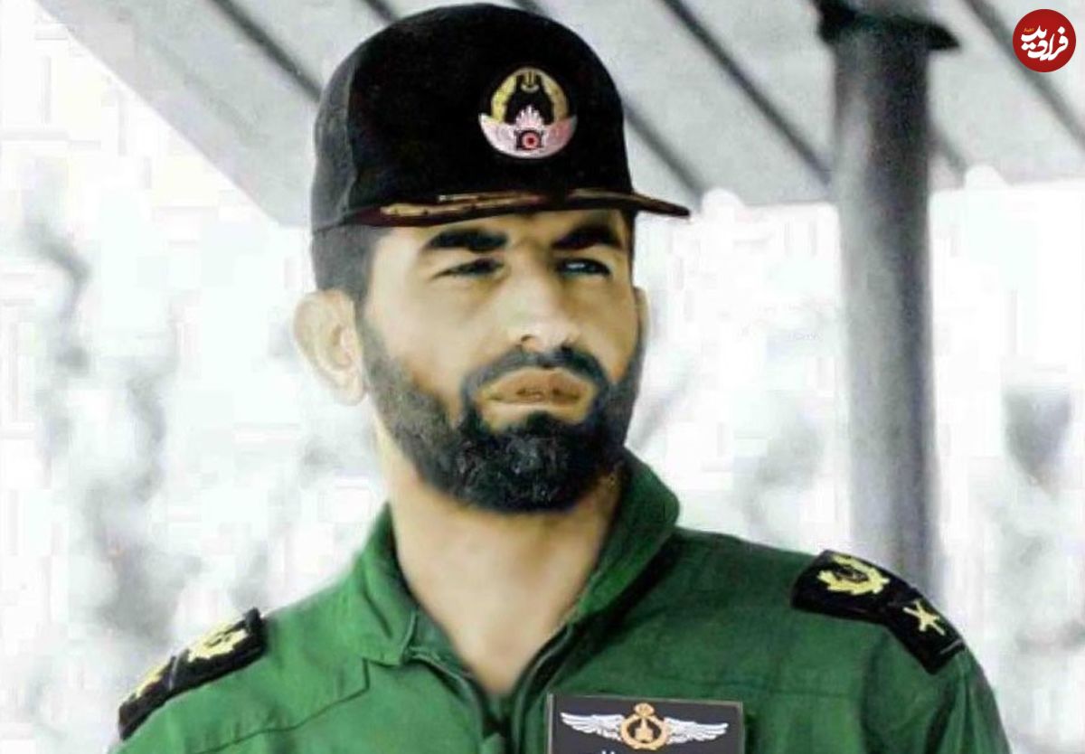 عکس؛ سفر به تاریخ؛ «شهید عباس بابایی» در 20 سالگی در یک ساندویچی در آمریکا