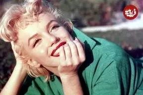 عکس| سفر در زمان؛ «مرلین مونرو 21 ساله» در حال مراقبت از نوزادان دوقلو؛ سال 1325