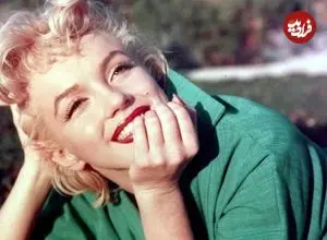 عکس| سفر در زمان؛ «مرلین مونرو 21 ساله» در حال مراقبت از نوزادان دوقلو؛ سال 1325