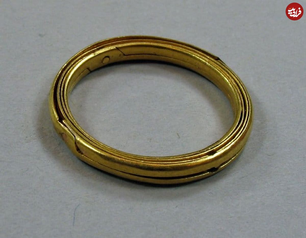 حلقۀ طلایی 400 ساله با نمادهای مخفی که «حرکات افلاک» را نشان می‌دهد