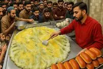 ببنیید| غذای خیابانی در هند؛ ساندویچ برگر با تخم مرغ در بمبئی