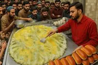 ببنیید| غذای خیابانی در هند؛ ساندویچ برگر با تخم مرغ در بمبئی