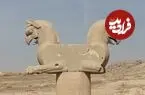 عکس| سفر زمان؛ سرهم کردن یکی از سرستون‌های تخت‌جمشید در کارگاه؛ حدود 90 سال قبل