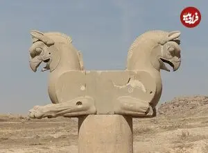 عکس| سفر زمان؛ سرهم کردن یکی از سرستون‌های تخت‌جمشید در کارگاه؛ حدود 90 سال قبل