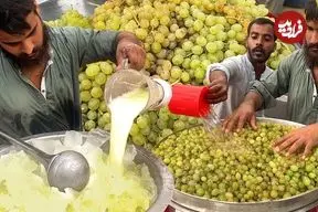 ببینید| غذای خیابانی در پاکستان؛ تهیه میلک شیک انگور در پیشاور