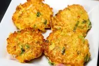 ببینید| طرز تهیه کوکوی کلم و هویج به شیوه آشپز چینی