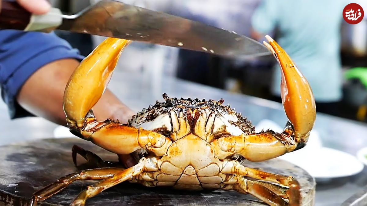 ببینید؛ غذای خیابانی در ویتنام؛ پخت غذاهای مختلف با خرچنگ گِلی در هانوی