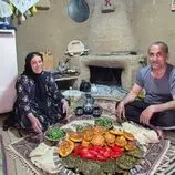 ببینید| غذای روستایی در ایران؛ پخت کوکو سیب زمینی و کوکو سبزی توسط زوج روستایی