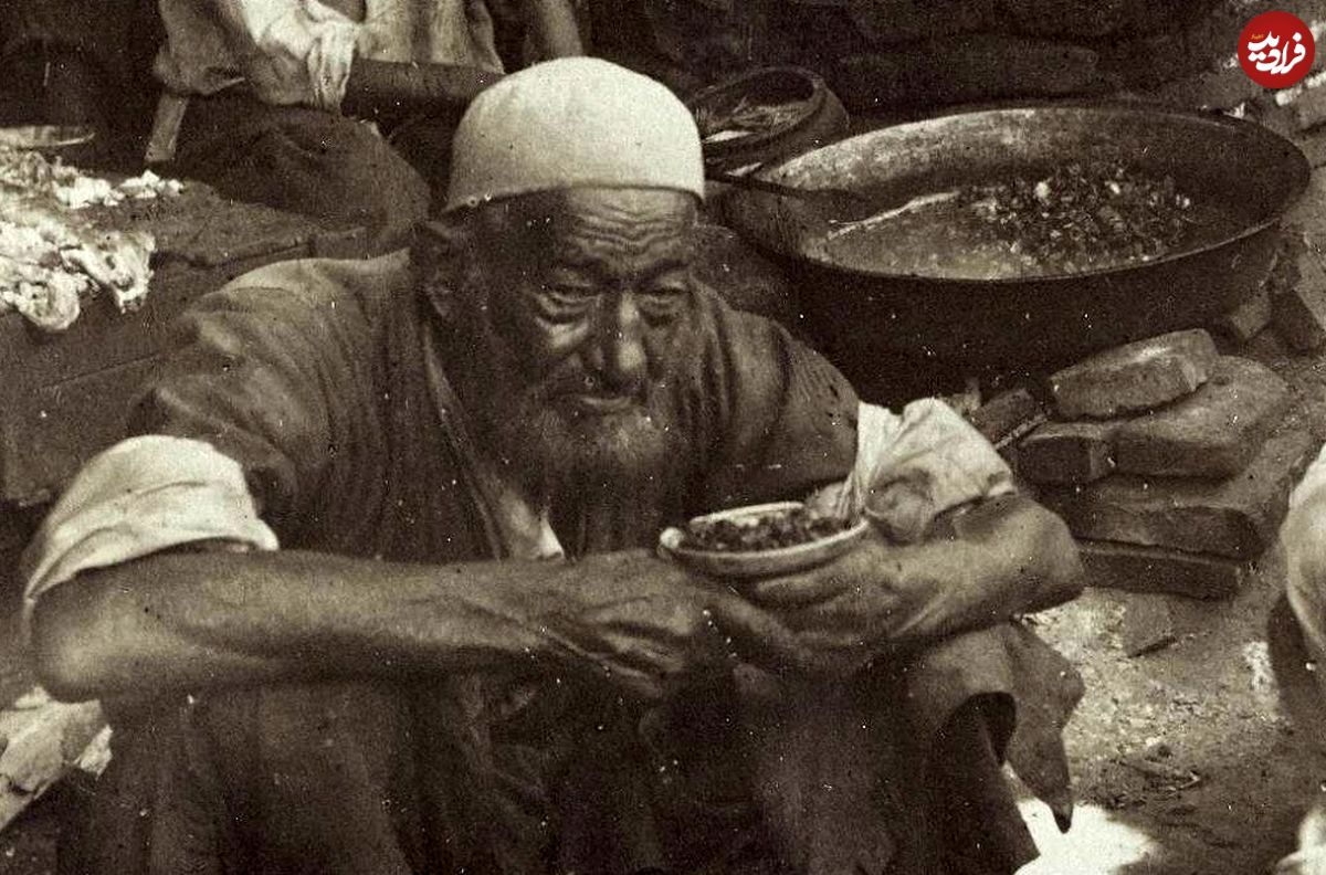 عکس؛ سفر به تاریخ؛ نانوایی سنگکی و غذای خیابانی در شهر رشت؛ 120 سال قبل