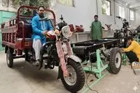 ببینید| مراحل دیدنی تولید موتور سه چرخ مشهور ریکشا در کارگاهی در پاکستان