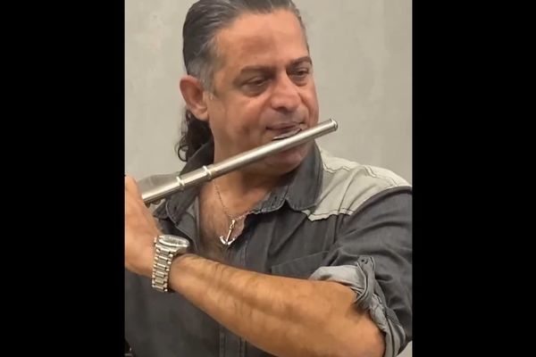 ببینید؛ اجرای زیبای آهنگ "باران می‌بارد امشب" با فلوت توسط جنگل‌بان