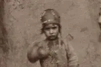 عکس| سفر زمان؛ زنان ارمنی در دوران قاجار در حال آرد کردن گندم