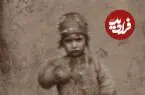 عکس| سفر زمان؛ زنان ارمنی در دوران قاجار در حال آرد کردن گندم