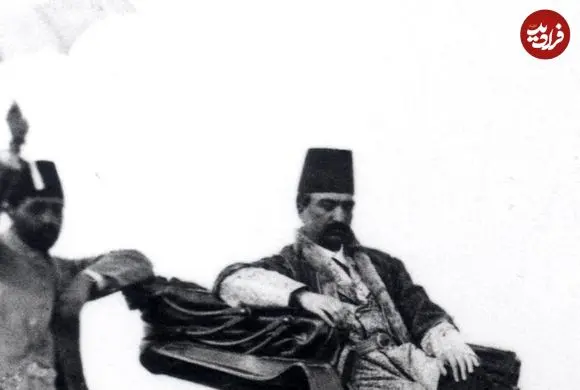 عکس| سفر زمان؛ استراحت «ناصرالدین شاه» روی یک صخره در کوه‌های اطراف پلور